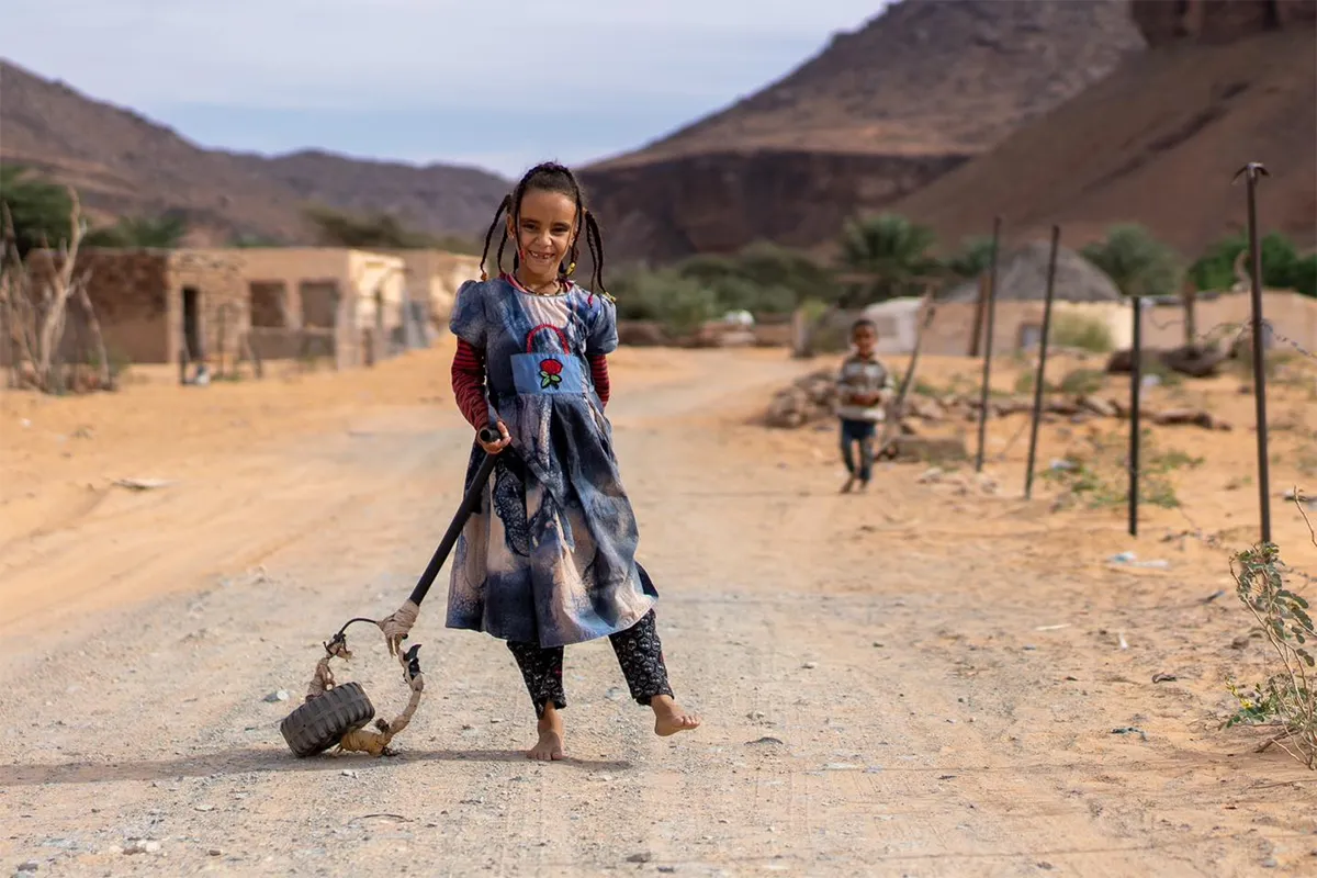 A girl in Terjit Oasis A girl with a handmade toy in Terjit Oasis, Mauritania.