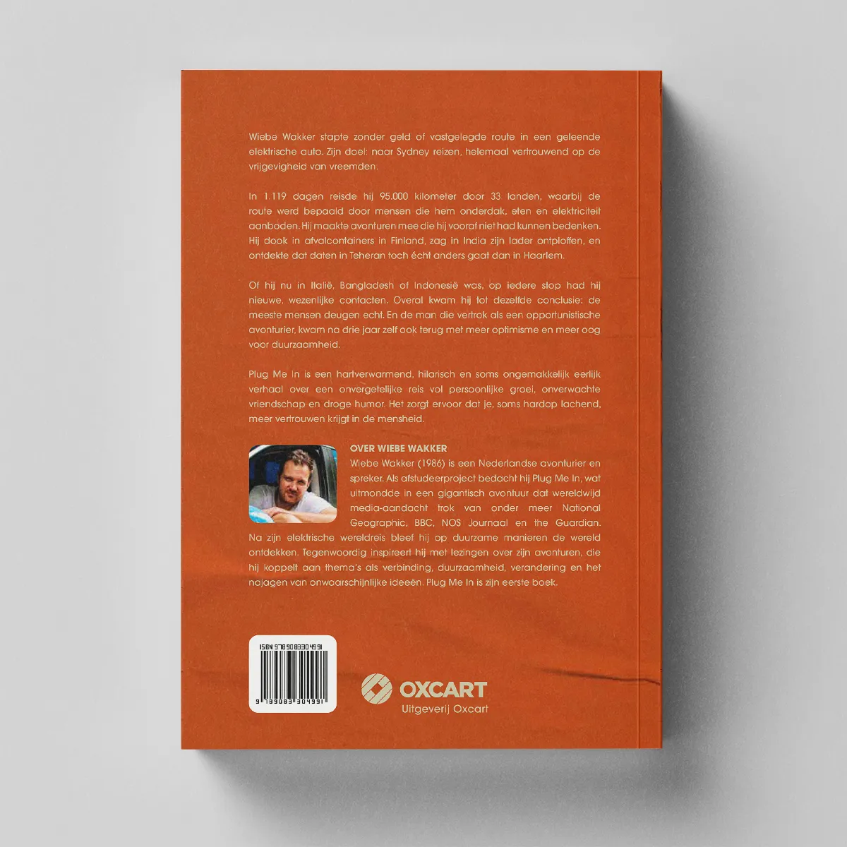 Achter kant van het boek 'Plug Me In' van Wiebe Wakker.